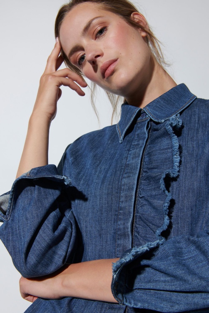 Luisa-Cerano-Denim-Bluse-mit-Rueschendetail-27833234740256-04_1500x1500.jpg Luisa-Cerano-Denim-Bluse-mit-Rueschendetail-27833234740256-04_1500x1500.jpg